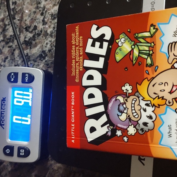 Tickle your funny bone with this amazing riddle book,filled with 352 pages 4"x5" - Picture 13 of 13